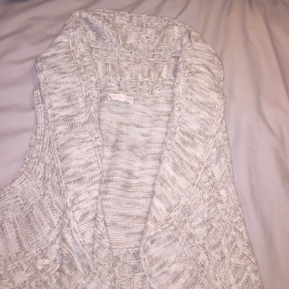 Knit vest! Tan//Cream colors