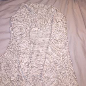 Knit vest! Tan//Cream colors