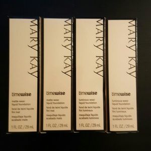 NWT Mary Kay Foundation Set