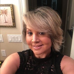 Meet your Posher, Laura