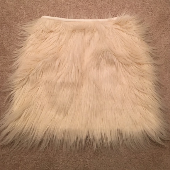 Faux fur beige mini skirt