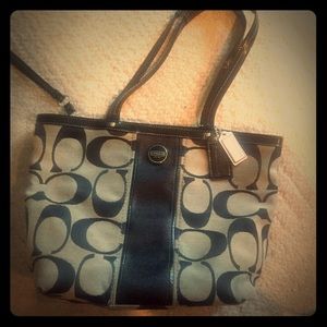 Coach Classic Pattern Shoulder bag