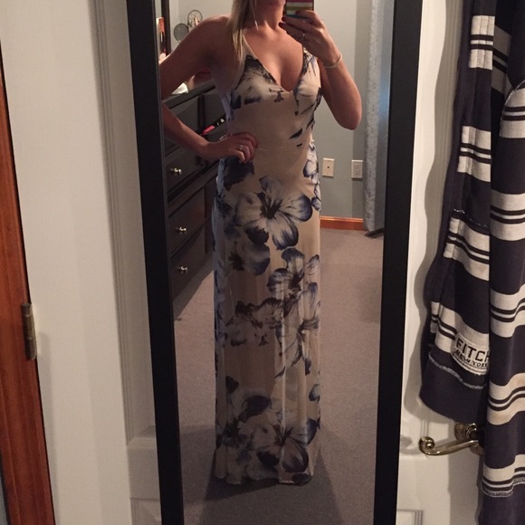 Long nude dress with blue and white flowers - Picture 3 of 4