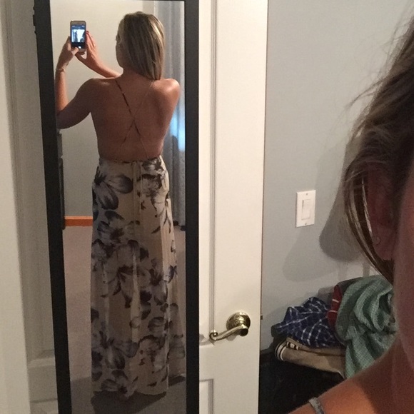 Long nude dress with blue and white flowers - Picture 4 of 4