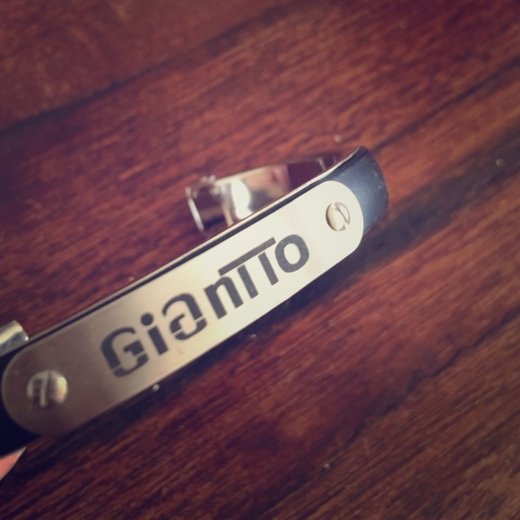 Black and silver cuff bracelet, giantto.