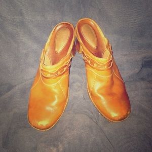 Clarks Artisan Heels