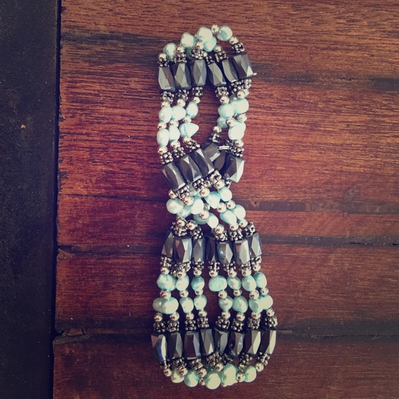 Magnetic necklace, bracket or hang bag accessory.