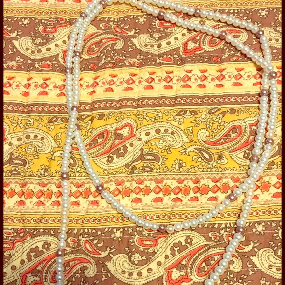 Faux pearl necklace - Picture 1 of 1