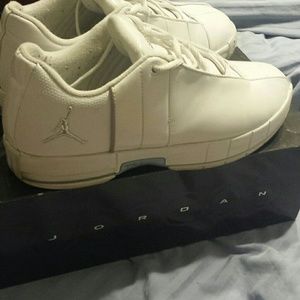 White elite Jordan's