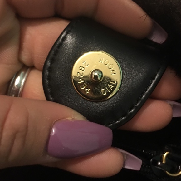 Hook dial faux fur hand bag - Picture 3 of 3