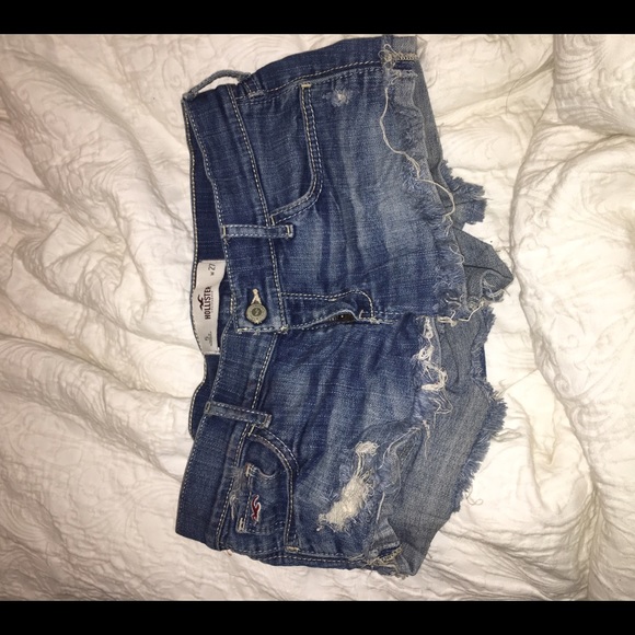 Lowrise Distressed Lightwash Hollister Shorts