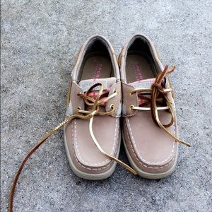 Girls sperrys