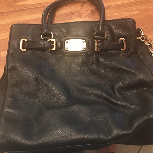 100% authentic Michael kors Hamilton black w/gold