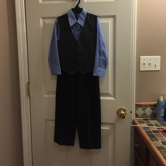 Boys size 6 three piece suit