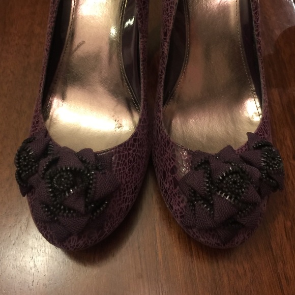 Kenneth Cole Purple Pumps - Picture 2 of 4