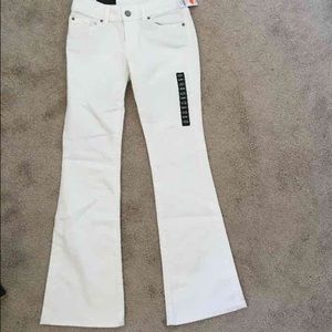 NWT Gap white flare jeans. Size 26R