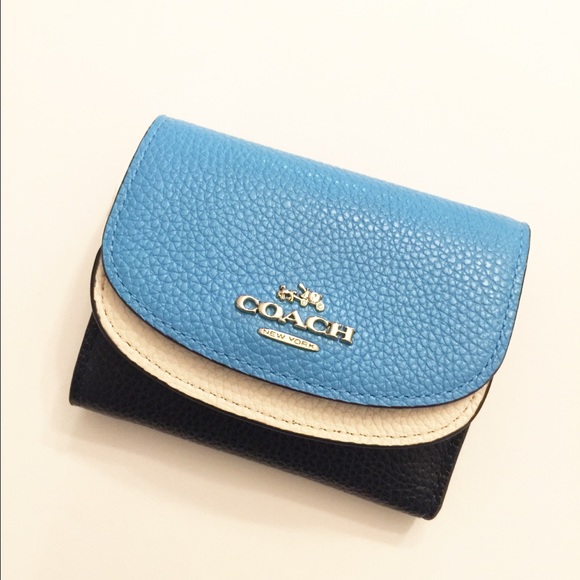 Coach Handbags - 🎉Sale🎉🎉HP🎉NWT Coach color block leather wallet