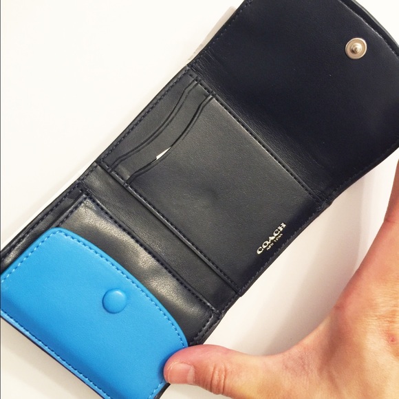 🎉Sale🎉🎉HP🎉NWT Coach color block leather wallet - Picture 3 of 4