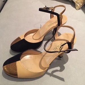 Vintage Chanel pumps