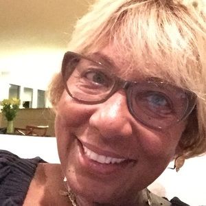 Meet your Posher, Deborah