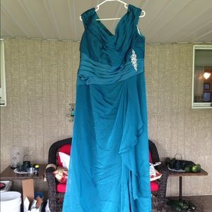 Beautiful Teal Green Formal Gown