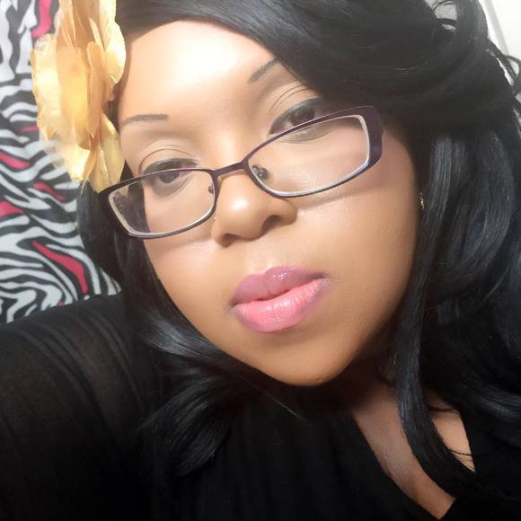 Meet your Posher, Nikki