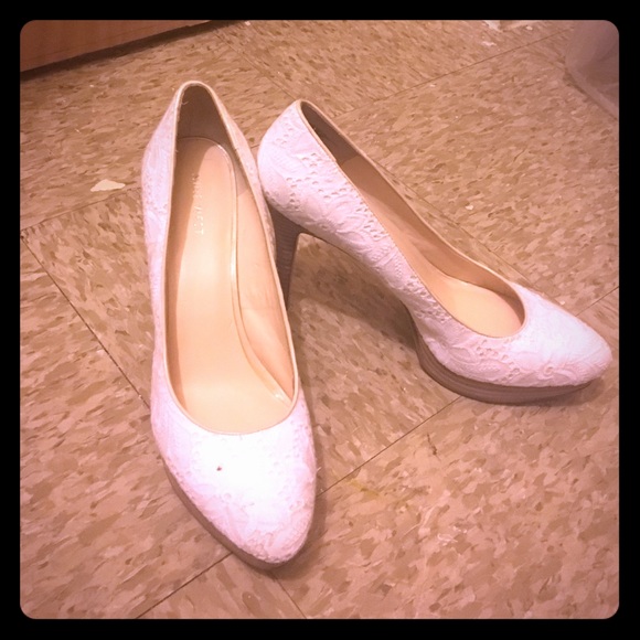 White designed pumps