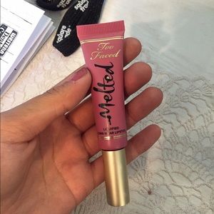 Too faced lipgloss/lipstick