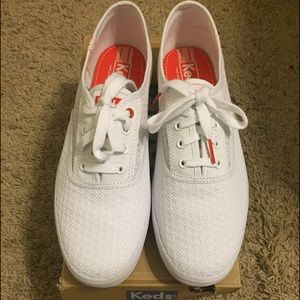 White flower mesh keds