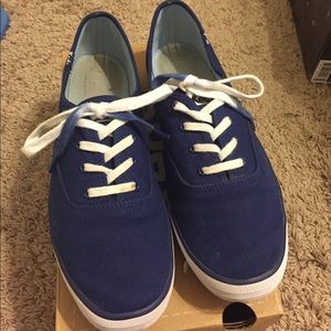 Navy keds