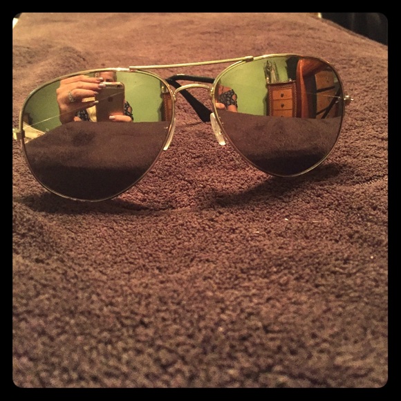 Silver mirrored aviators