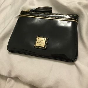 Black dooney & bourke pouch