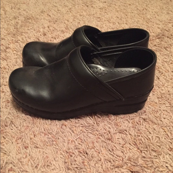 Black dansko clogs