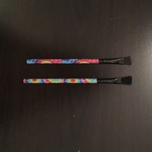 MARKDOWN!! Tye dye eye brush set!