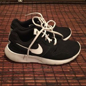 Nike Black and White Kaishi Sneakers Shoes