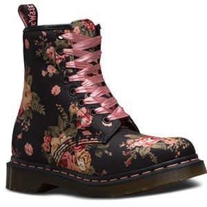 Dr Martens-Black Victorian