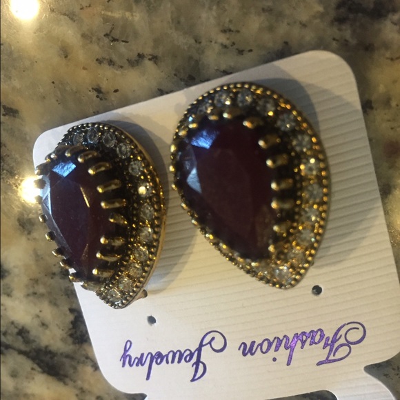 Stud earrings - Picture 2 of 4