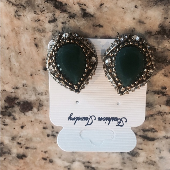 Stud earrings - Picture 4 of 4