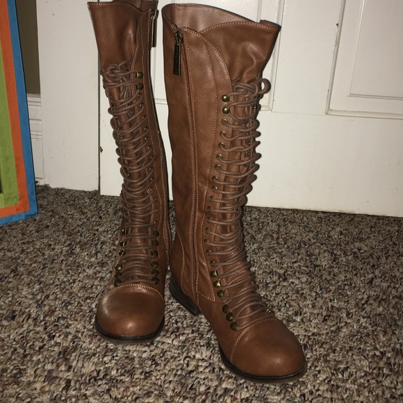 Tall lace up boots 💙