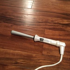 Bio ionic curling wand