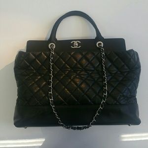 Chanel black cruise large tote bag.