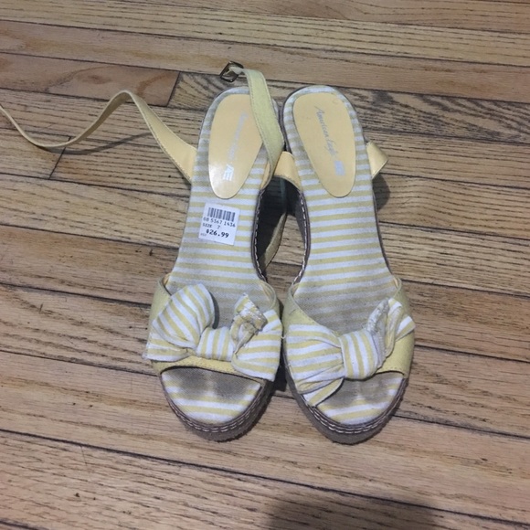 Yellow bow tie wedges.