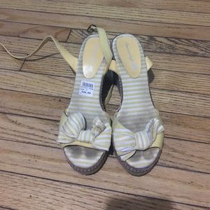 Yellow bow tie wedges.