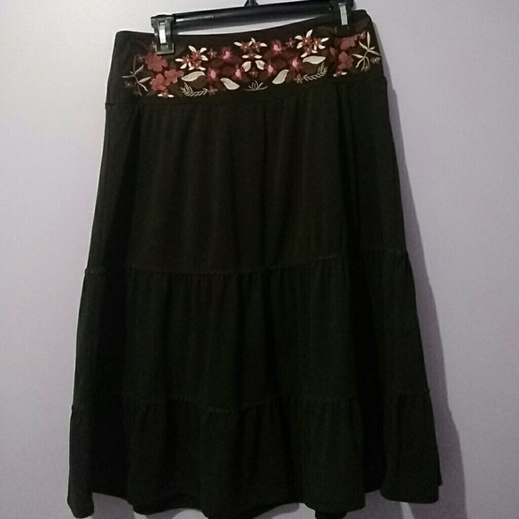 Embroidered skirt