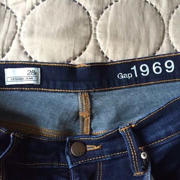 Gap skinny jegging's size 28 regular