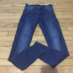 HIGH WASTED JEANS