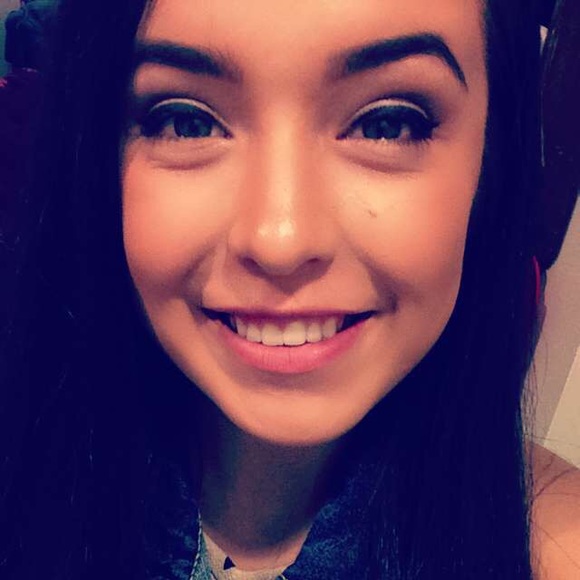 Meet your Posher, Alexandra - Picture 1 of 4