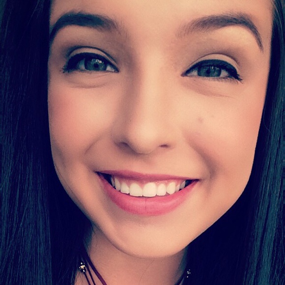 Meet your Posher, Alexandra - Picture 3 of 4