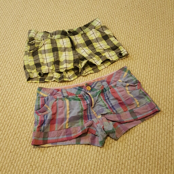 Set of 2 Plaid Shorts - Picture 1 of 4
