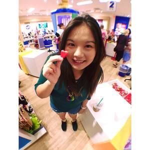 Meet your Posher, Ena